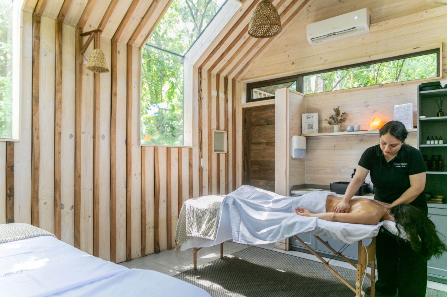 Masajes & Terapias - imagen 1